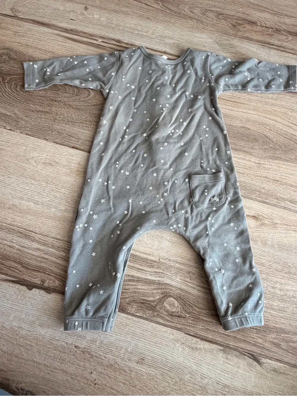 Quincy Mae Grey Long-Sleeve Star Print One-Piece Bodysuit
